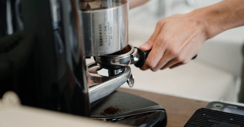 Amazon.com: ILAVIE Espresso Machine with Grinder, Barista Espresso Maker for Home, 20 Bar Super-Automatic Espresso Machines for Espresso & Cappuccina & Latte, 2.8L Water Tank, 1450W: Home & Kitchen